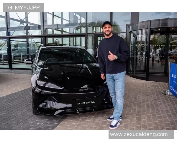 足球巨星驾驶豪车失控撞入警局引发众人围观与热议